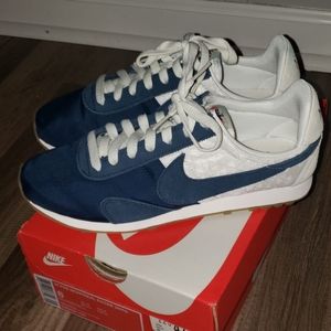 Nike Montreal Racer sneakers